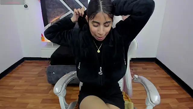 lunitaa18 online show from February 26, 10:31 pm