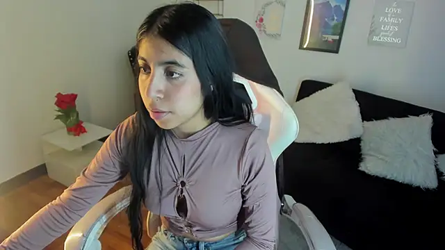 Snapshot of lunitaa18 chatting on September 24, 8:34 pm lunitaa18 online show from September 24, 8:34 pm