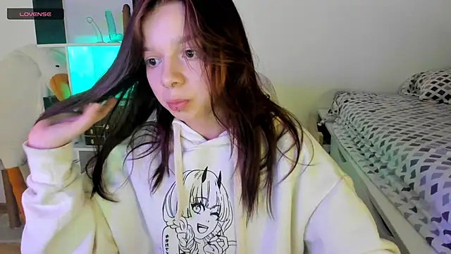 Snapshot of crystal_lilith chatting on February 22, 1:24 pm crystal lilith online show from February 22, 1:24 pm