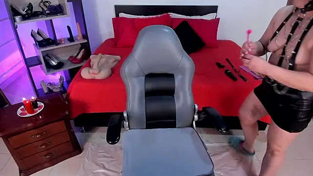 Veronica Jacobss online show from October 17, 8:00 pm