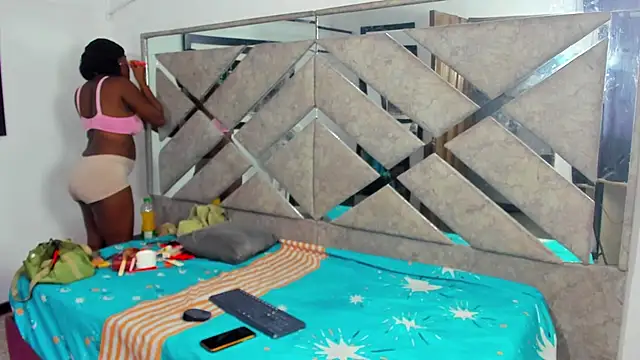 EvaxEmma online show from November 2, 1:02 pm