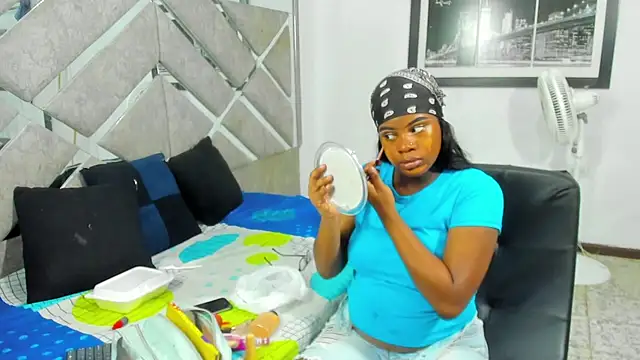 EvaxEmma online show from April 28, 1:38 pm