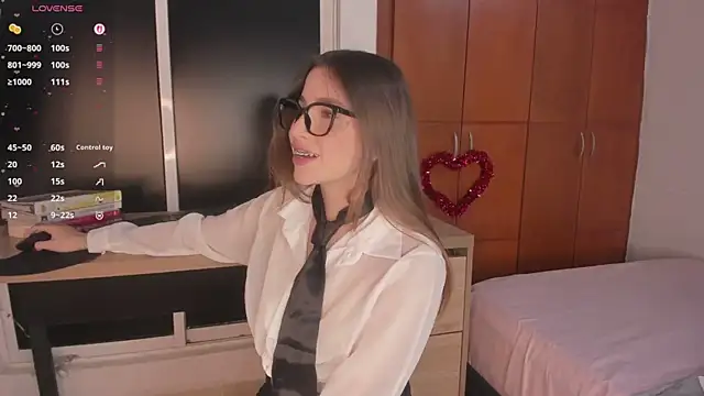 Snapshot of LynnSam_ chatting on February 13, 1:12 am LynnSam online show from February 13, 1:12 am