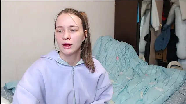 Snapshot of leila_bambi_ chatting on February 20, 2:51 am leila bambi online show from February 20, 2:51 am