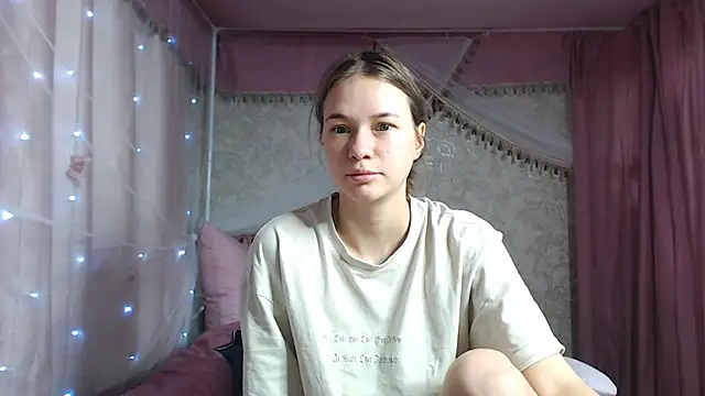 Snapshot of leila_bambi_ chatting on November 26, 3:46 pm leila bambi online show from November 26, 3:46 pm