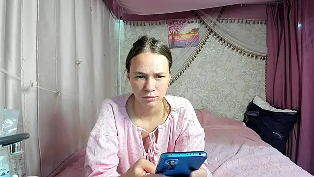 leila bambi  online show from July 11, 6:05 am