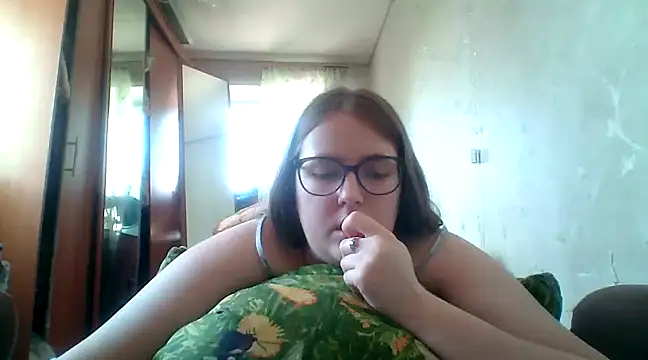 Snapshot of DesireMelissa chatting on February 25, 10:26 am DesireMelissa online show from February 25, 10:26 am