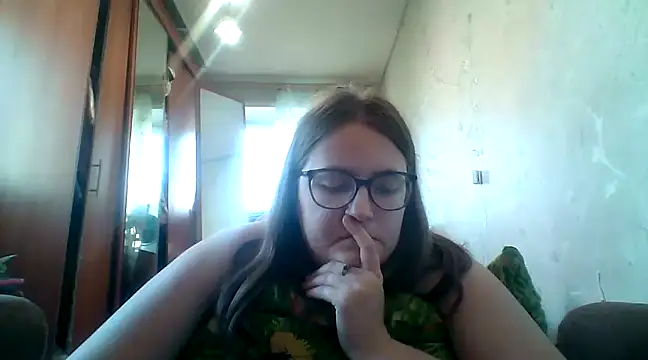 Snapshot of DesireMelissa chatting on February 27, 7:01 am DesireMelissa online show from February 27, 7:01 am