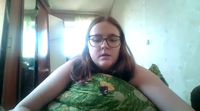 Snapshot of DesireMelissa chatting on February 28, 10:41 am DesireMelissa online show from February 28, 10:41 am