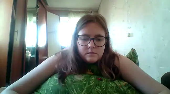 Snapshot of DesireMelissa chatting on March 1, 8:13 am DesireMelissa online show from March 1, 8:13 am