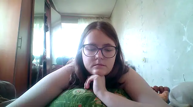 Snapshot of DesireMelissa chatting on March 14, 8:10 am DesireMelissa online show from March 14, 8:10 am