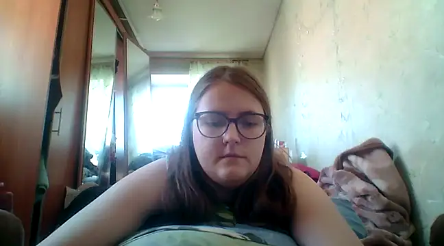 Snapshot of DesireMelissa chatting on March 18, 6:57 am DesireMelissa online show from March 18, 6:57 am