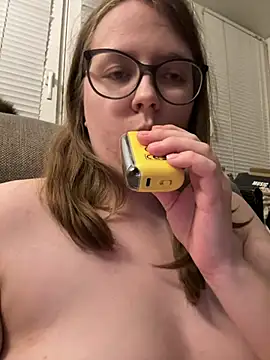 Snapshot of DesireMelissa chatting on March 19, 8:43 pm DesireMelissa online show from March 19, 8:43 pm