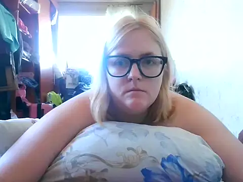 Snapshot of DesireMelissa chatting on October 1, 8:31 am DesireMelissa online show from October 1, 8:31 am