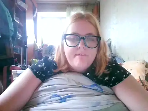 Snapshot of DesireMelissa chatting on October 10, 8:57 am DesireMelissa online show from October 10, 8:57 am