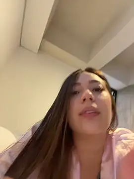 Snapshot of Latina_vanessa chatting on June 7, 9:40 pm Latina vanessa online show from June 7, 9:40 pm