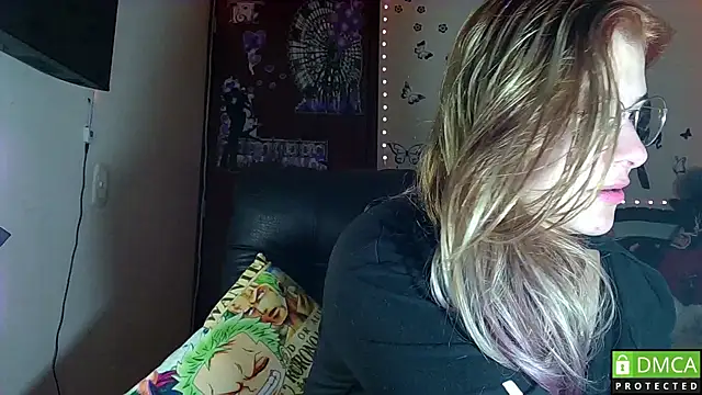 Snapshot of Elith_20 chatting on November 9, 4:11 am Elith 20 online show from November 9, 4:11 am