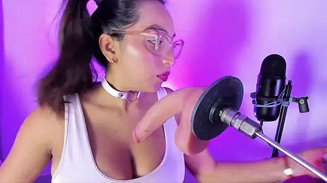 Leticia brownn1 online show from September 14, 5:45 pm