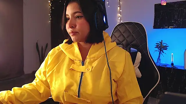 Snapshot of Zetrionn chatting on January 30, 2:27 am Zetrionn online show from January 30, 2:27 am