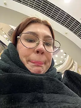 Snapshot of RinaCat chatting on December 17, 11:39 am RinaCat online show from December 17, 11:39 am