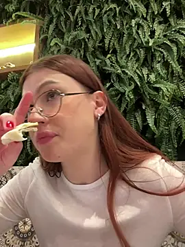 Snapshot of RinaCat chatting on December 27, 8:24 am RinaCat online show from December 27, 8:24 am