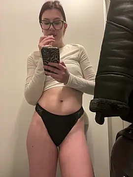 Snapshot of RinaCat chatting on February 8, 8:20 am RinaCat online show from February 8, 8:20 am