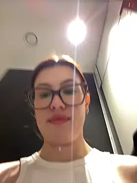 Snapshot of RinaCat chatting on February 16, 8:32 am RinaCat online show from February 16, 8:32 am