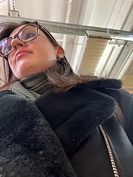 Snapshot of RinaCat chatting on March 2, 11:29 am RinaCat online show from March 2, 11:29 am