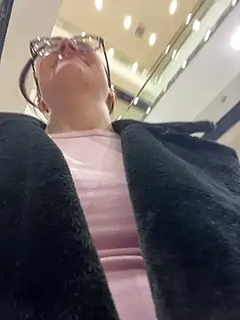 Snapshot of RinaCat chatting on March 17, 8:40 am RinaCat online show from March 17, 8:40 am