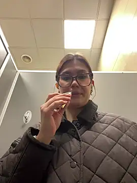 Snapshot of RinaCat chatting on March 18, 8:25 am RinaCat online show from March 18, 8:25 am