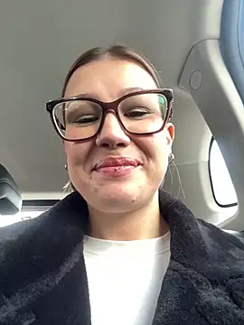 Snapshot of RinaCat chatting on October 8, 5:05 am RinaCat online show from October 8, 5:05 am