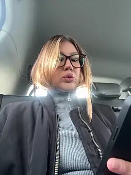 Snapshot of RinaCat chatting on October 13, 5:18 am RinaCat online show from October 13, 5:18 am