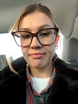 Snapshot of RinaCat chatting on October 15, 5:18 am RinaCat online show from October 15, 5:18 am