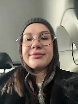 Snapshot of RinaCat chatting on December 4, 5:50 am RinaCat online show from December 4, 5:50 am