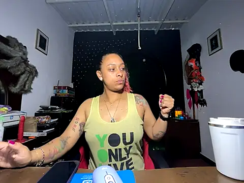 Cata Blue   online show from November 12, 4:29 pm