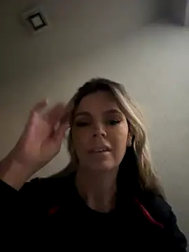 Snapshot of EvaDiamondXX chatting on November 11, 3:56 pm EvaDiamondXX online show from November 11, 3:56 pm