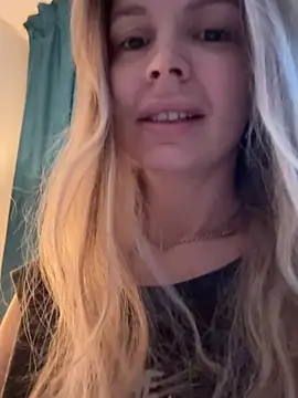 Snapshot of EvaDiamondXX chatting on February 15, 11:30 am EvaDiamondXX online show from February 15, 11:30 am