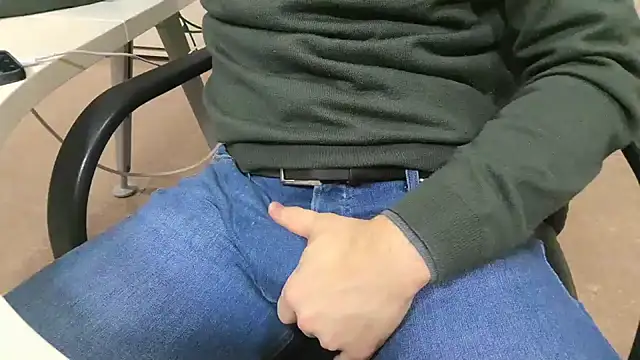 alessandroman2114 online show from February 4, 5:30 pm