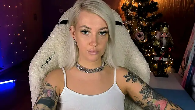 Snapshot of tykioty_Miley chatting on January 12, 11:59 am tykioty Miley online show from January 12, 11:59 am