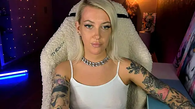 Snapshot of tykioty_Miley chatting on February 19, 1:07 pm tykioty Miley online show from February 19, 1:07 pm