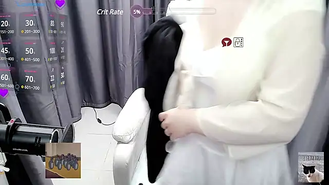 Snapshot of CryKuro_ chatting on December 7, 8:05 pm CryKuro  online show from December 7, 8:05 pm