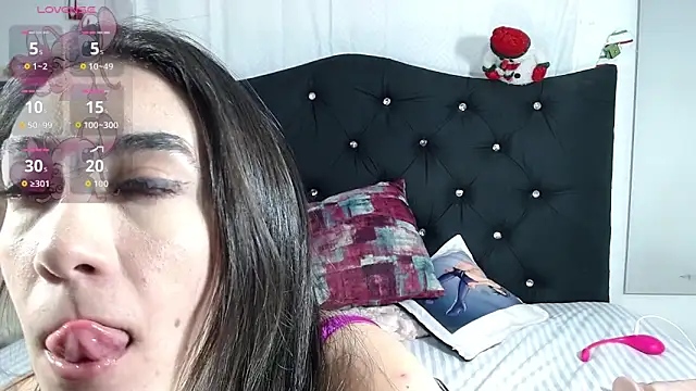 Snapshot of nikol_winick chatting on March 7, 5:59 am nikol winick online show from March 7, 5:59 am