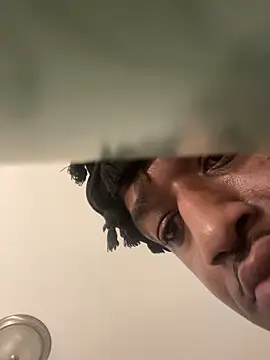 Snapshot of ThatDickSexy2 chatting on December 21, 6:31 am ThatDickSexy2 online show from December 21, 6:31 am