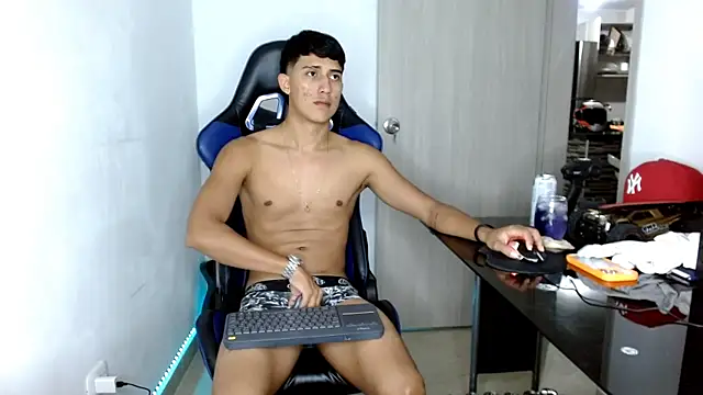 Snapshot of Juan_da01 chatting on March 9, 1:35 am Juan da01 online show from March 9, 1:35 am