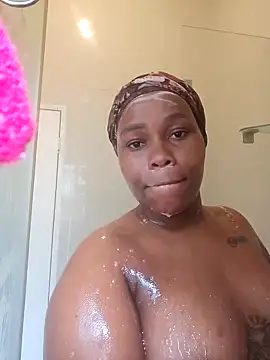 curvycloe1 online show from February 20, 9:00 am