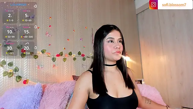 Snapshot of Sofi_Blossom chatting on June 17, 8:43 pm Sofi Blossom online show from June 17, 8:43 pm