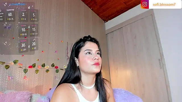 Snapshot of Sofi_Blossom chatting on July 9, 8:57 pm Sofi Blossom online show from July 9, 8:57 pm