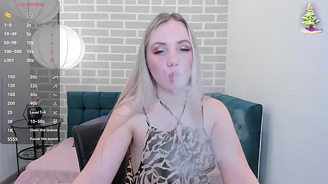 EvaMoran online show from June 4, 1:44 am