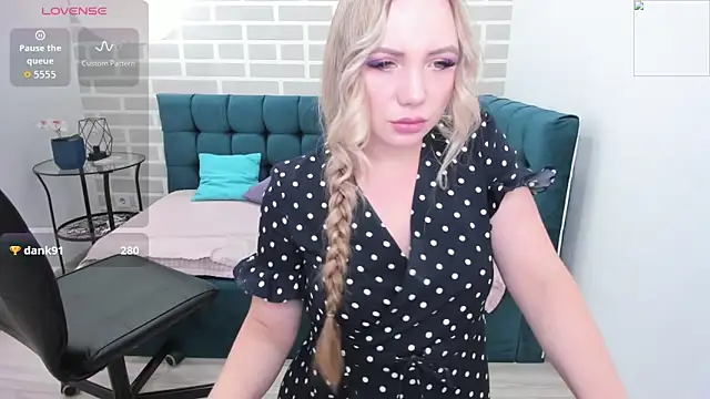 EvaMoran online show from June 8, 2:01 am