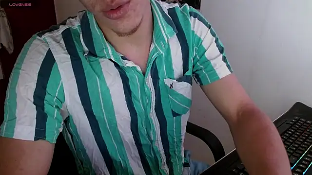 Snapshot of deividcloud36 chatting on March 17, 5:56 am deividcloud36 online show from March 17, 5:56 am